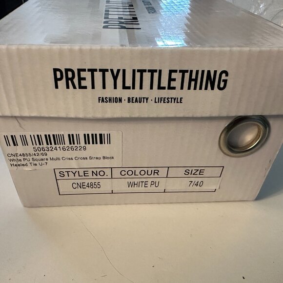 NIB  Pretty Little Thing - White Square Toe Strappy Block Heeled Sandals - Picture 9 of 9